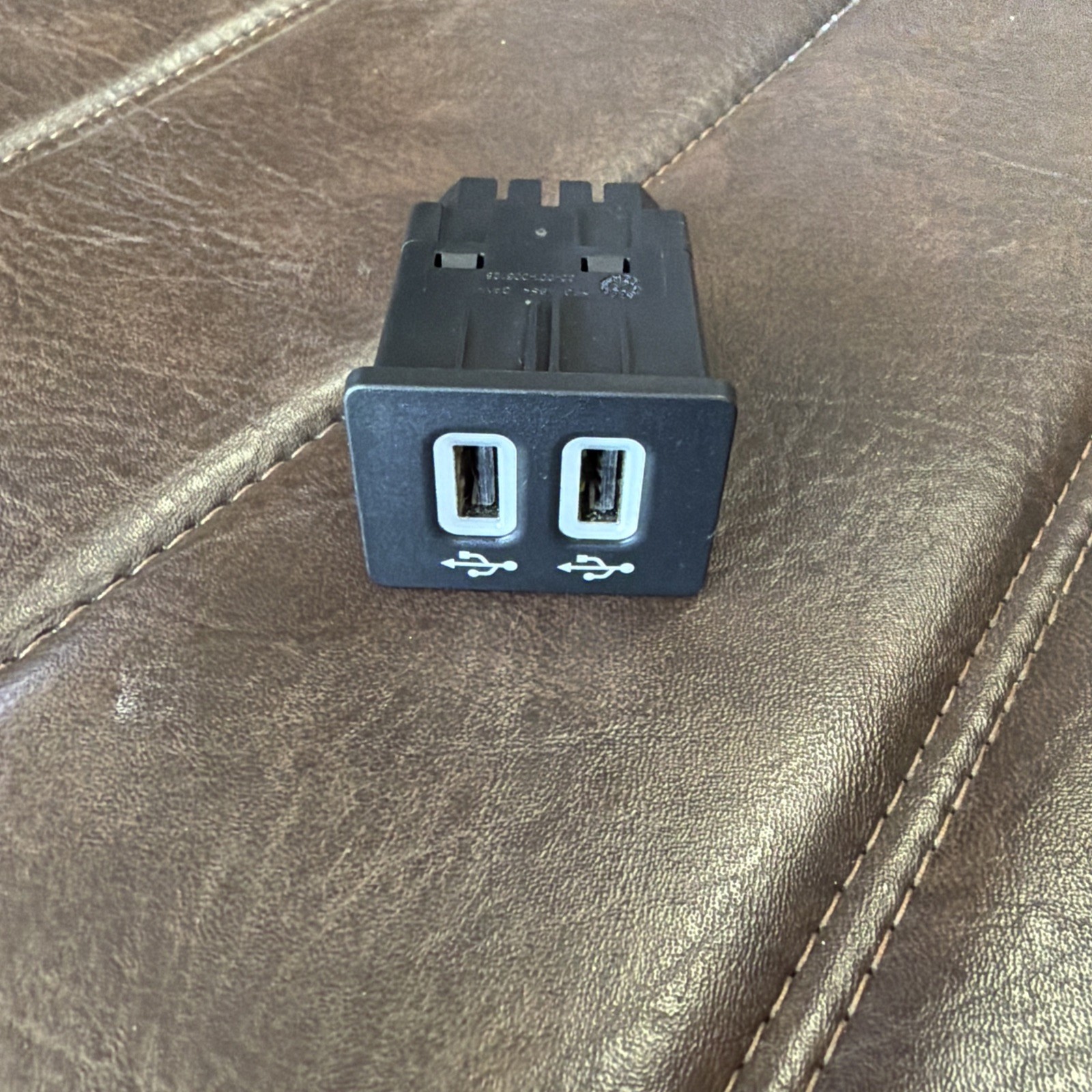 FORD OEM SYNC 3 CENTER DASH DUAL USB CHARGING PORT POWER OUTLET HC3T-14F014-AC