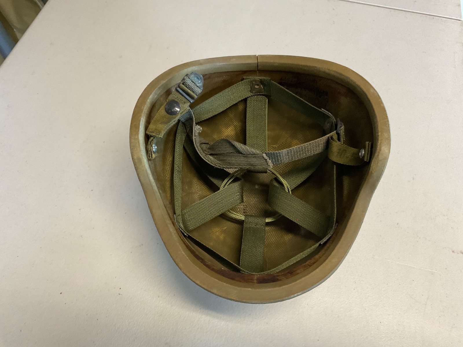 OLD ARMY MILITARY PASGT MADE W/ KEVLAR HELMET K-POT MEDIUM 8470-01-092-7527