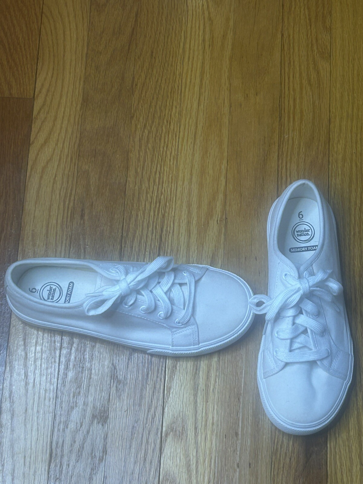 Wonder nation memory foam womans size 6 color white
