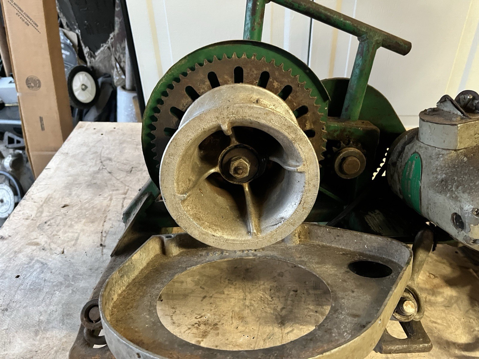 Greenlee 640 4000lb Tugger Wire Cable Puller W/ Chains Used Missing Inner Chain