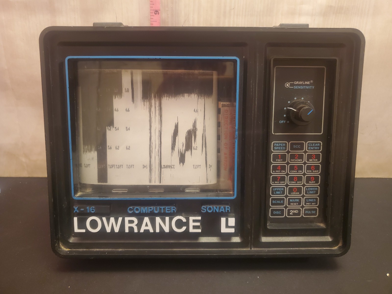 VINTAGE LOWRANCE X-16 X16 FISHING Fish finder RADAR SONAR FOR PARTS REPAIR read