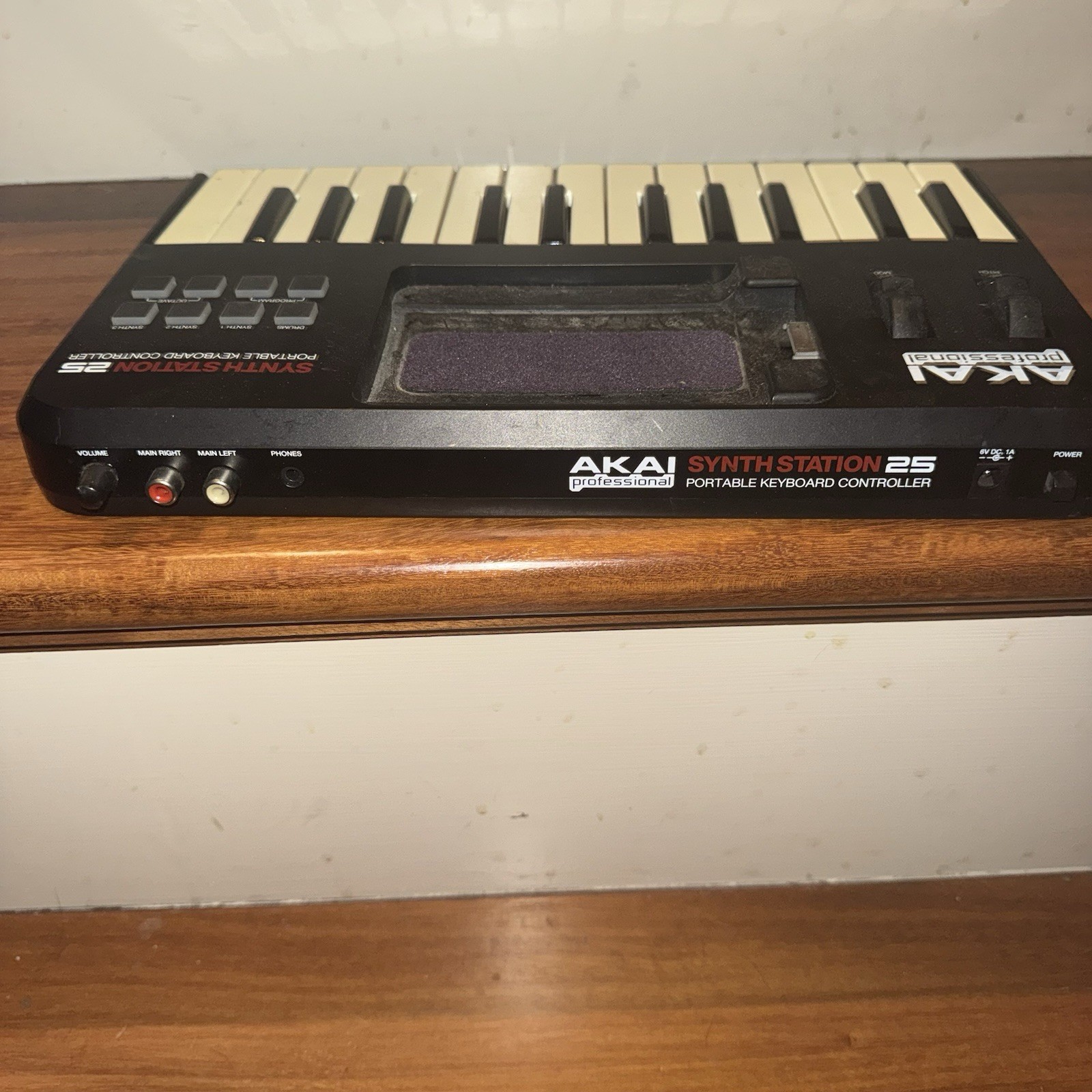 Akai Professional Synth Station 25 for iPhone and iPad MIDI controller 25 key