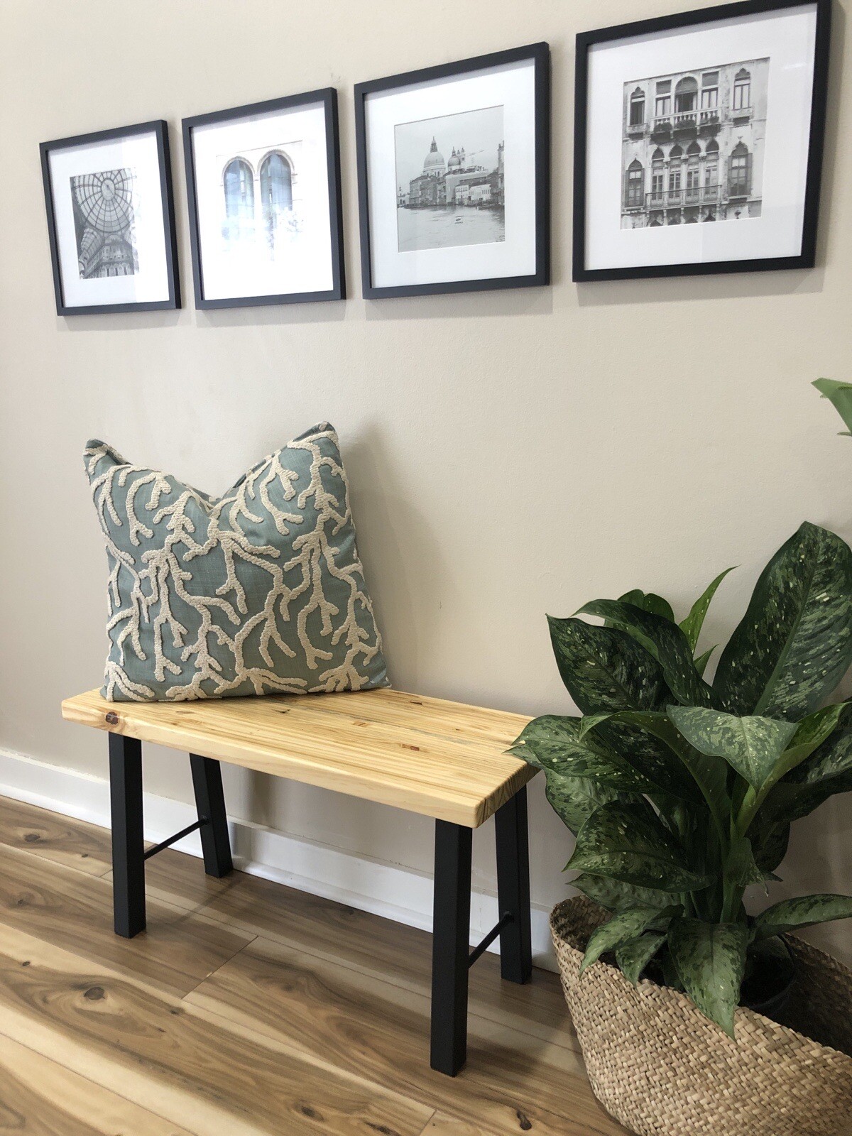 Modern Pallet wood Bench with Metal Legs