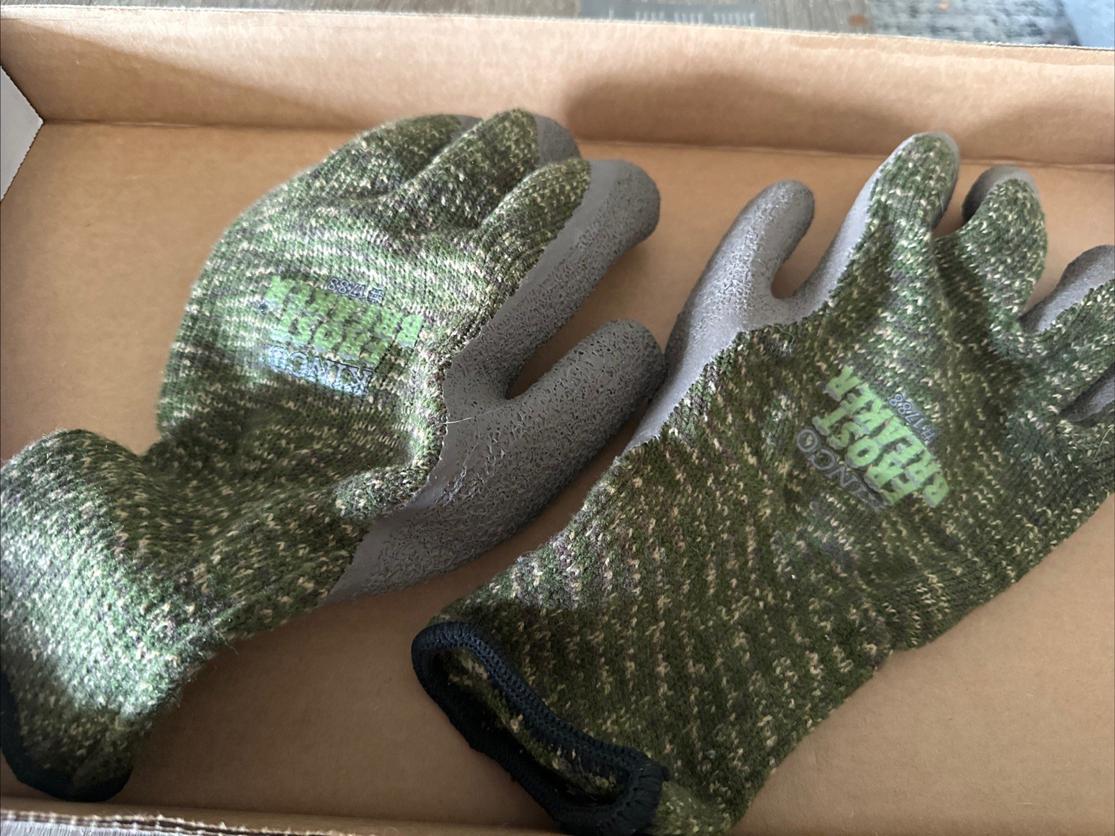 Kinco Frost Breaker Camo Form Fitting Thermal Gloves w/Latex Palm, XL worn once!