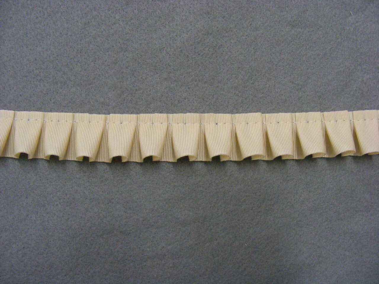 Box Pleated cream Grosgrain Ribbon x 5 mts
