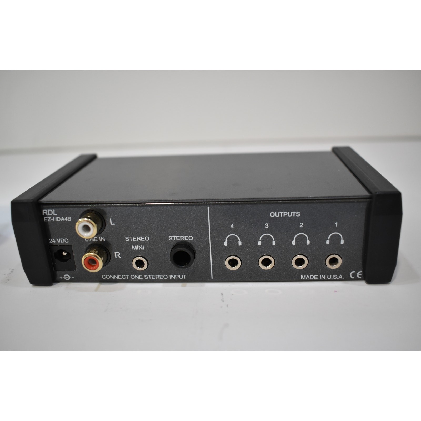 RDL EZ-HDA4B Stereo Headphone Distribution Amplifier Rear-Panel Outputs
