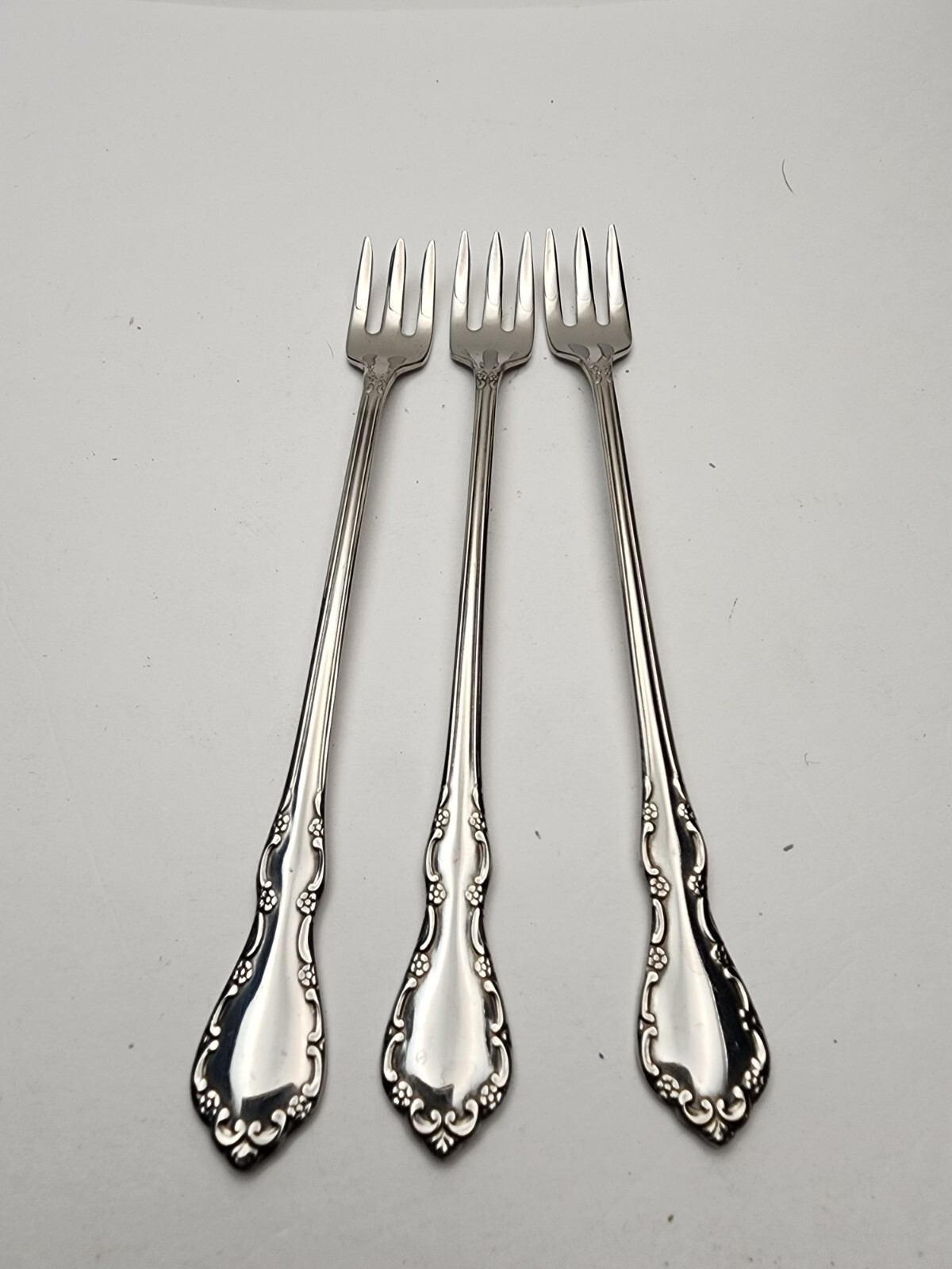 Oneida Distinction Deluxe  MANSION HALL  Cocktail Forks Set of 3