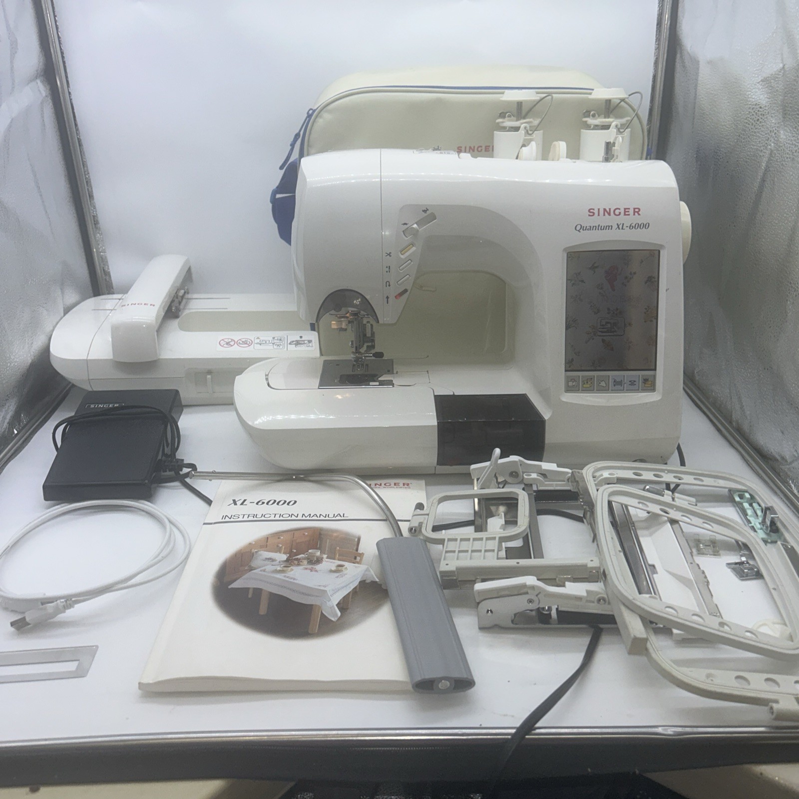 Singer Quantum XL 6000 Sewing /Embroidery Machine W/ Many Attachments