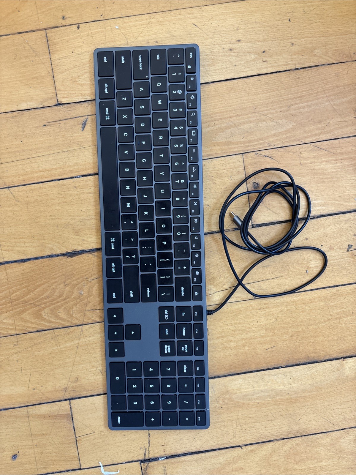 Satechi Slim W3 USB-C Wired Backlit Keyboard for iPad/iMac/MacBook Space Grey