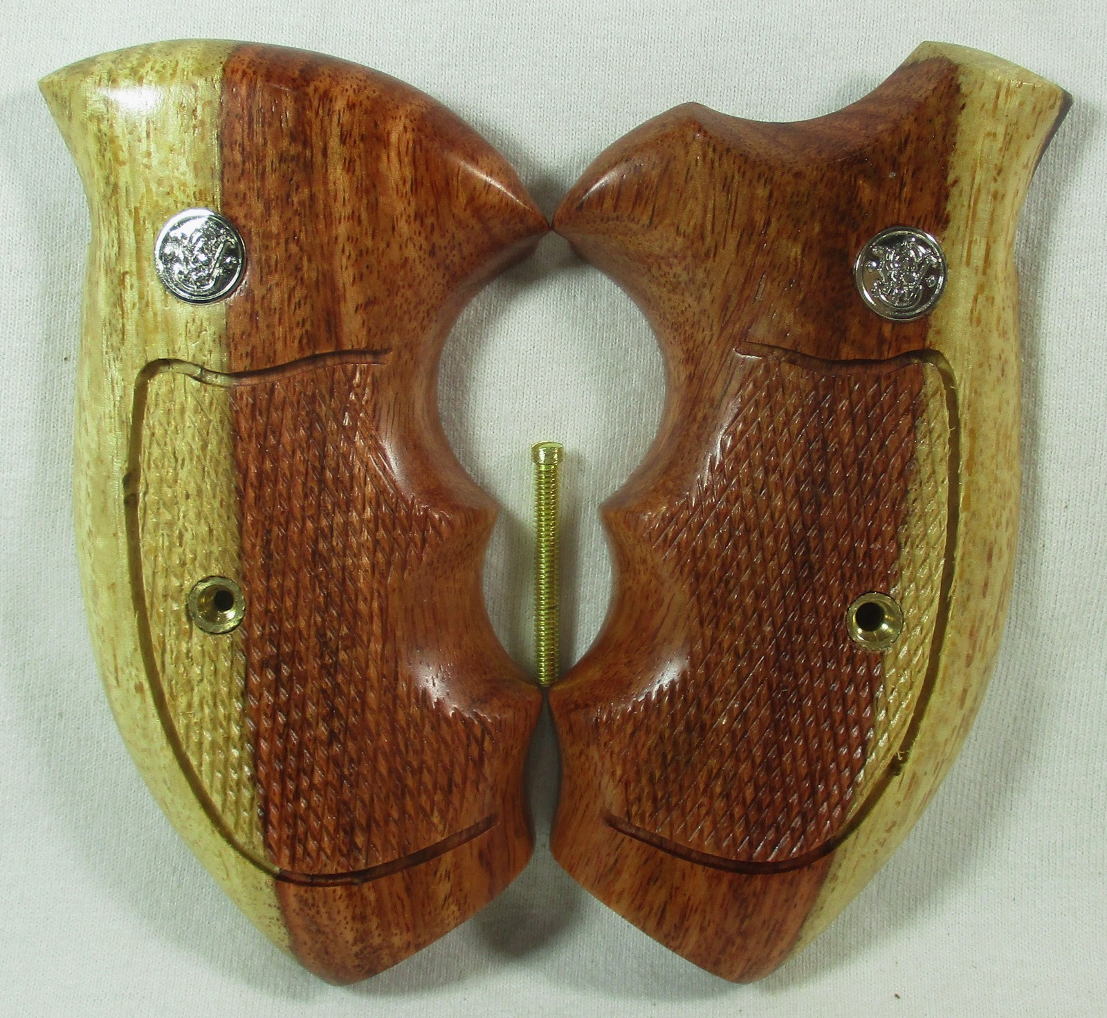 New, wood checkered grips For Smith&Wesson Revolvers, N Frame Round Butt