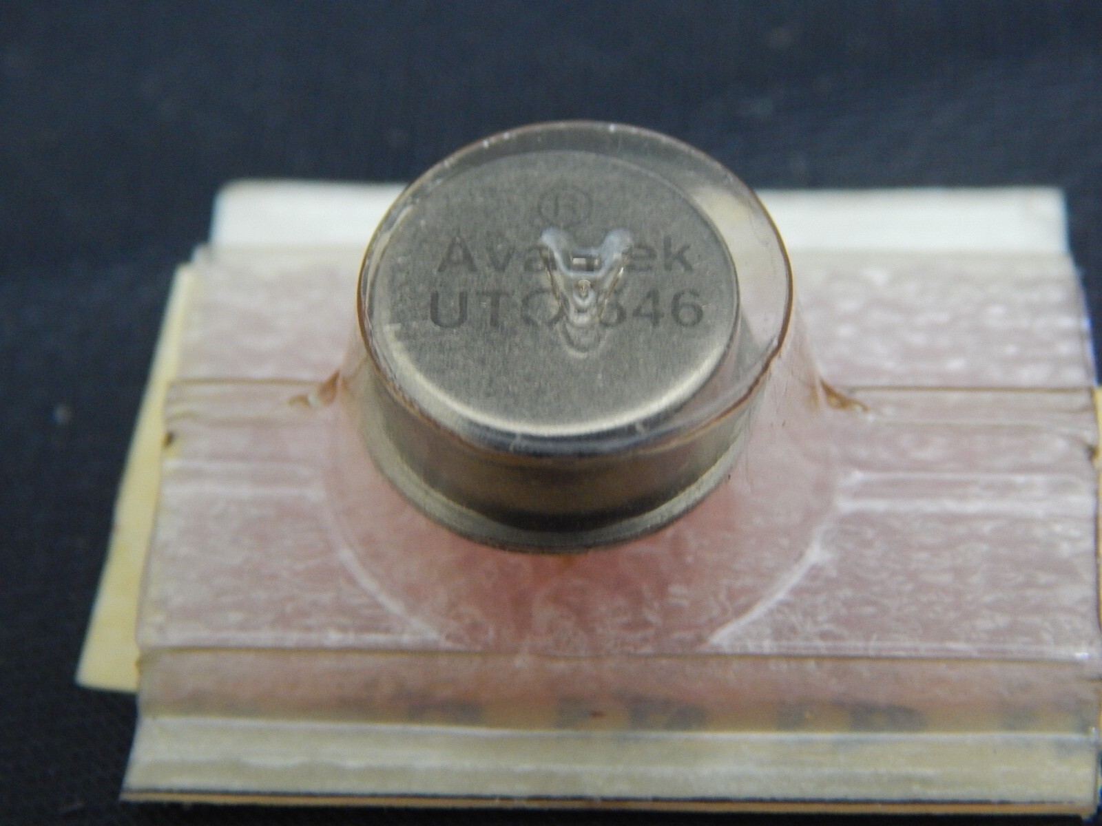 AVANTEK UTO-546 IC 5-500MHZ 15VDC - USA SELLER FAST SHIPPING