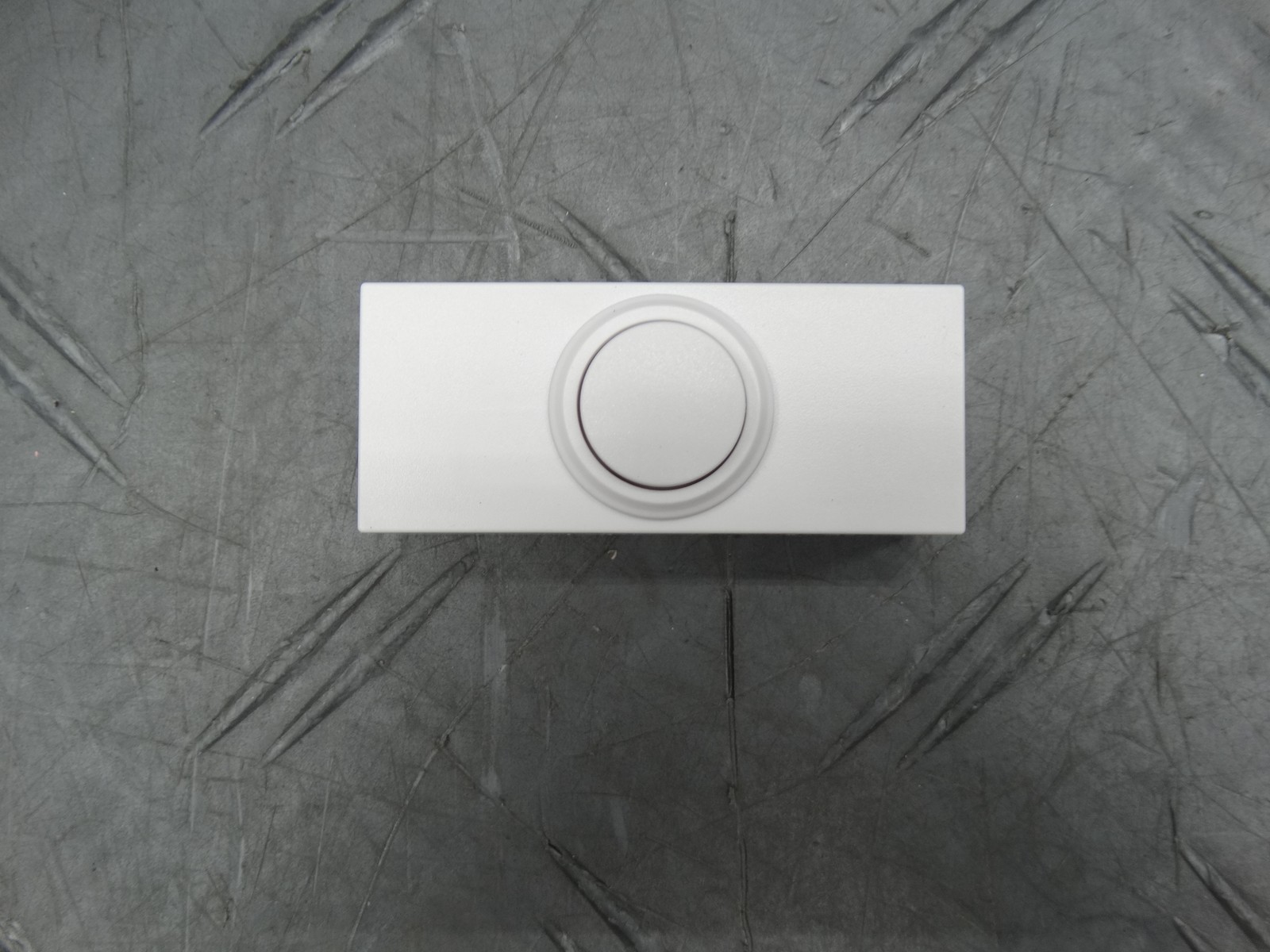 Defiant Wireless Doorbell Kit Chime & Push Button 18000315