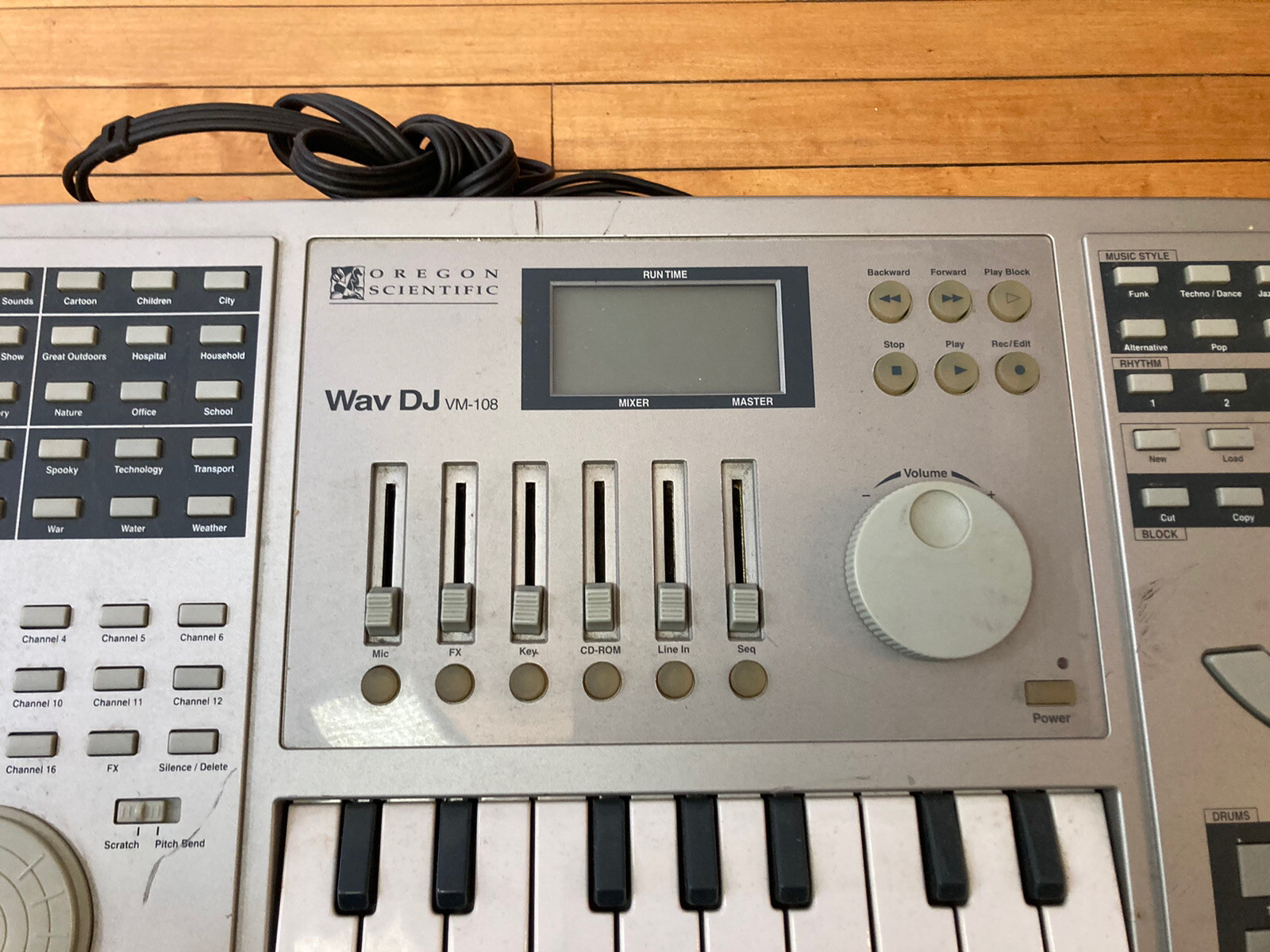 Oregon Scientific WAV DJ VM-108 Includes Cables No Driver