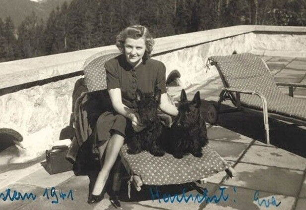 German WW II Photo    -----   Eva Braun  ...1941