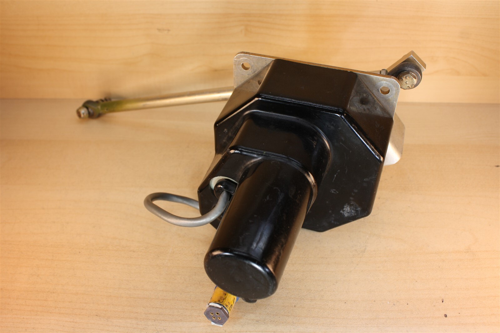 Edo-Aire Mitchell 1C508-1-378R Servo