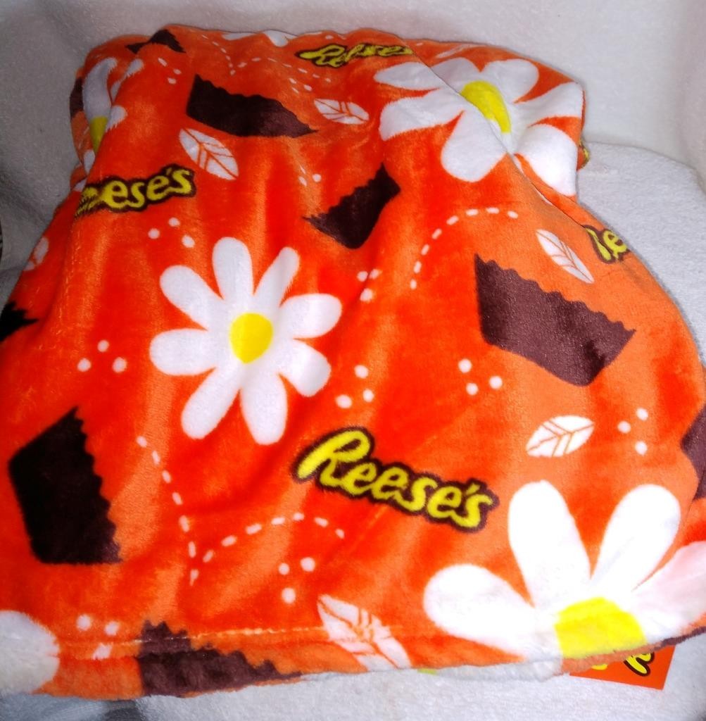 REESE'S Oversized Plush Throw 60" x 70" New