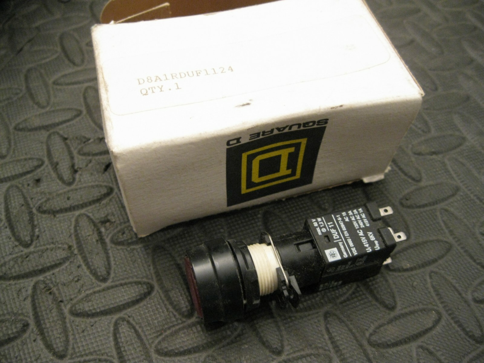 Square D  D8A1RDUF1124 Red Pushbutton