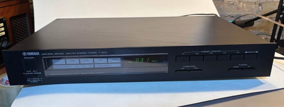 Yamaha T-500 Natural Sound AM/FM Stereo Tuner
