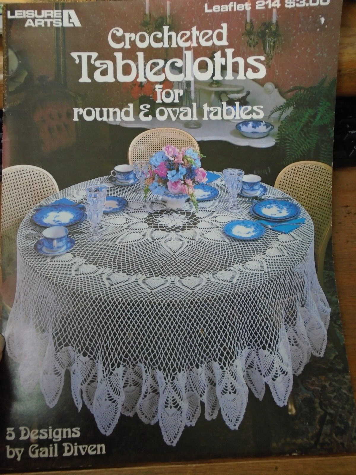 Crocheted Tablecloths for Round & Oval Tables Vintage leaflet Leisure Arts