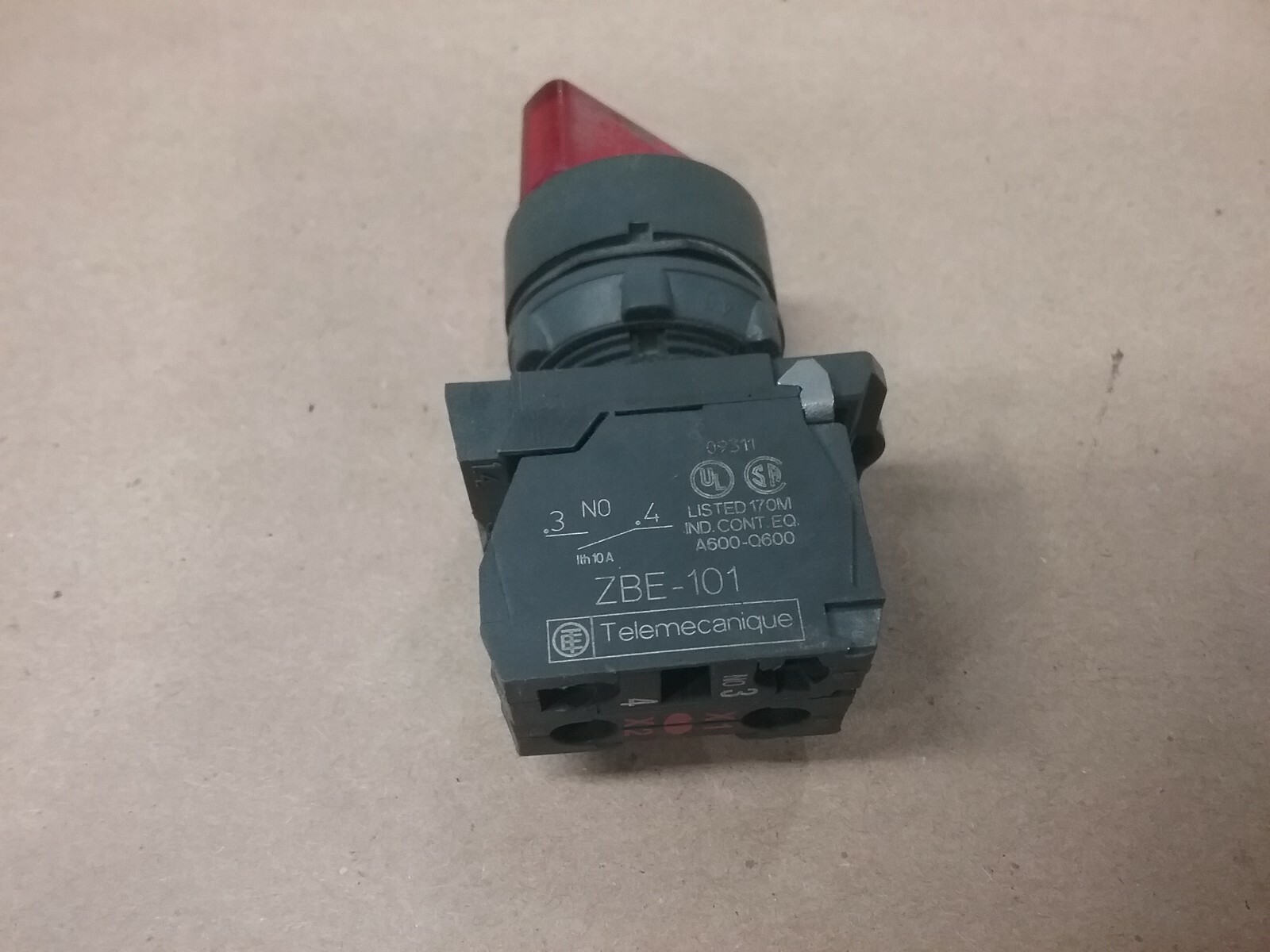 Telemecanique 2-Position RED selector Switch ZBE-101 ZBV-B4 #08F81
