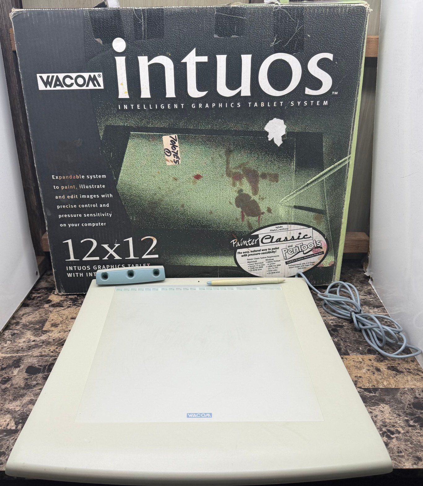 WACOM Intuos Intelligent Graphics Tablet System W/ Pen 12" x 12" GD-1212-U