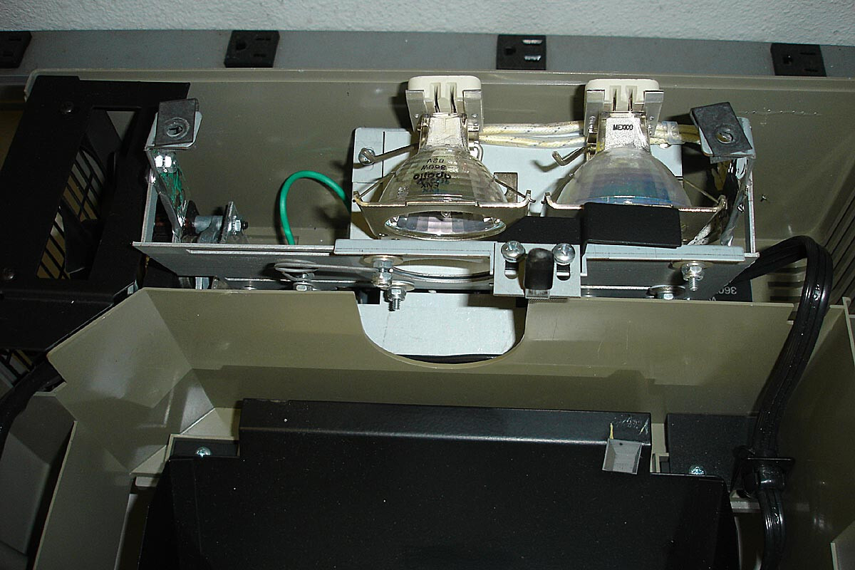 DuKane 663 Overhead Projector Mod 28A663 - 360 Watts - Excellent Condition