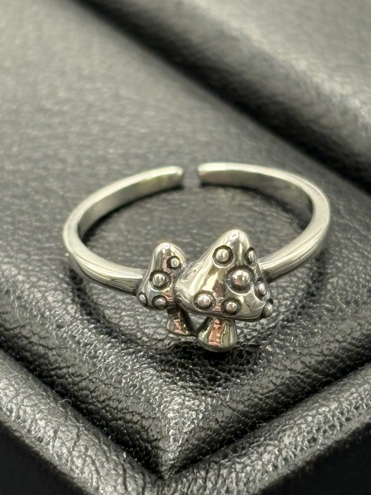 New Condition Sterling Silver Mushroom Toe Ring 925 B19