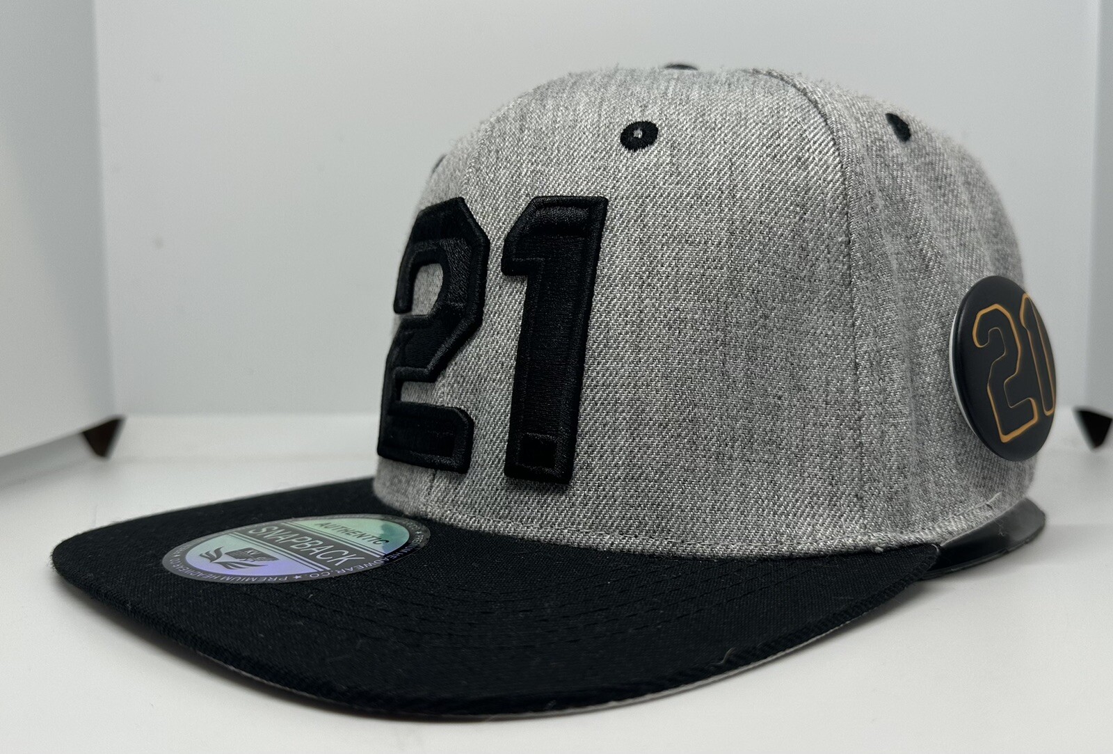 Roberto Clemente 21  SnapBack Hat Gorra Pin On Side