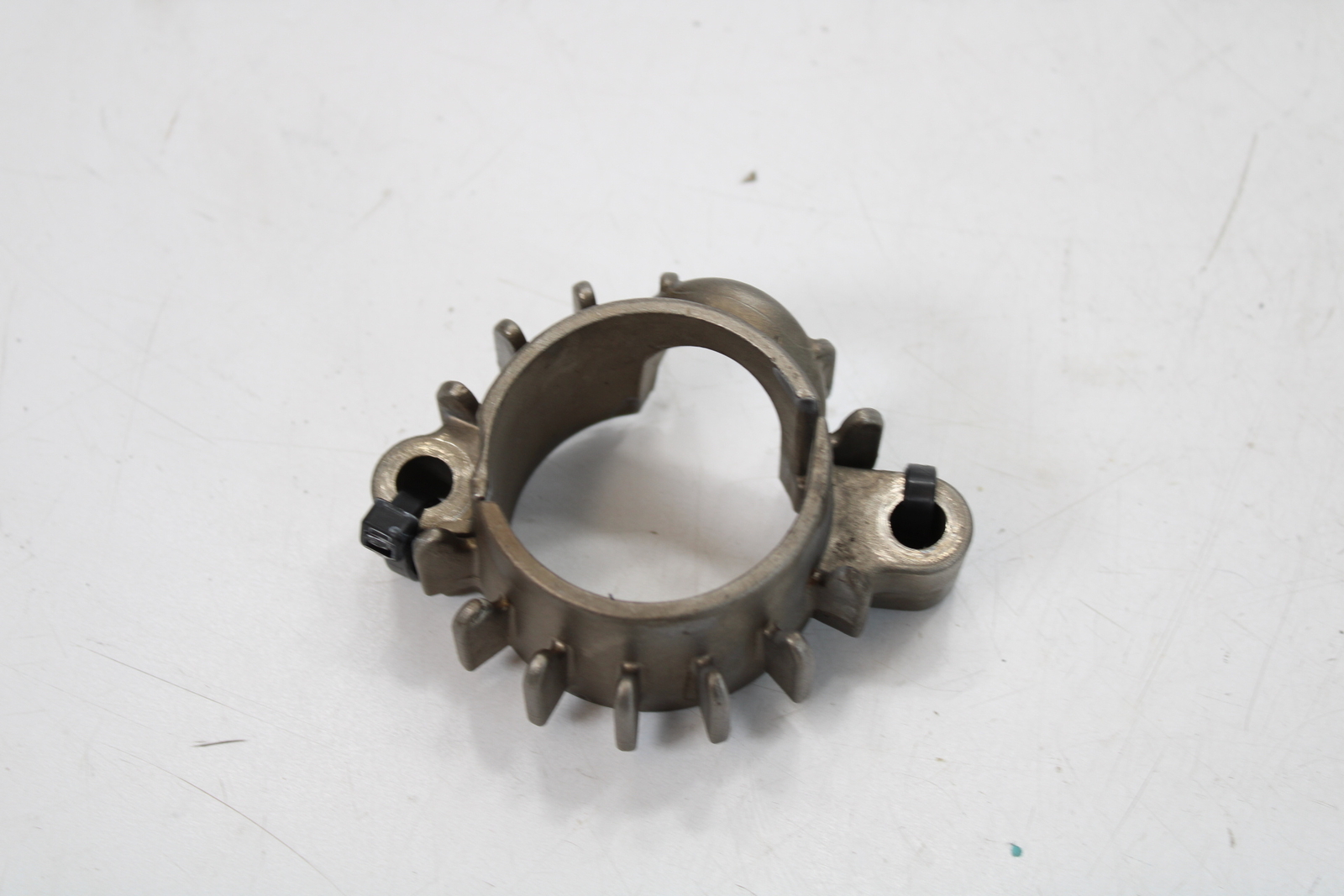 2016 TRIUMPH THRUXTON 1200 R LEFT EXHAUST HEADER CLAMP