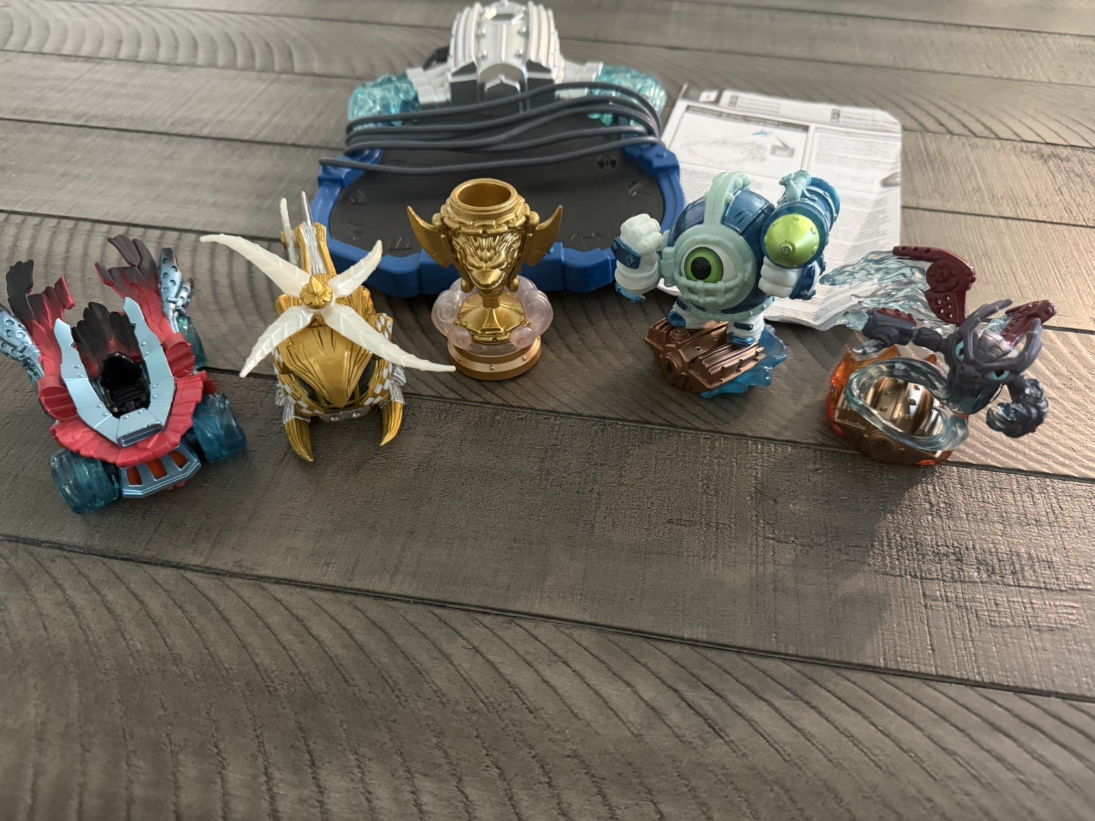 Nintendo WiiU Skylanders superchargers Portal & Figures Bundle Pre Owned