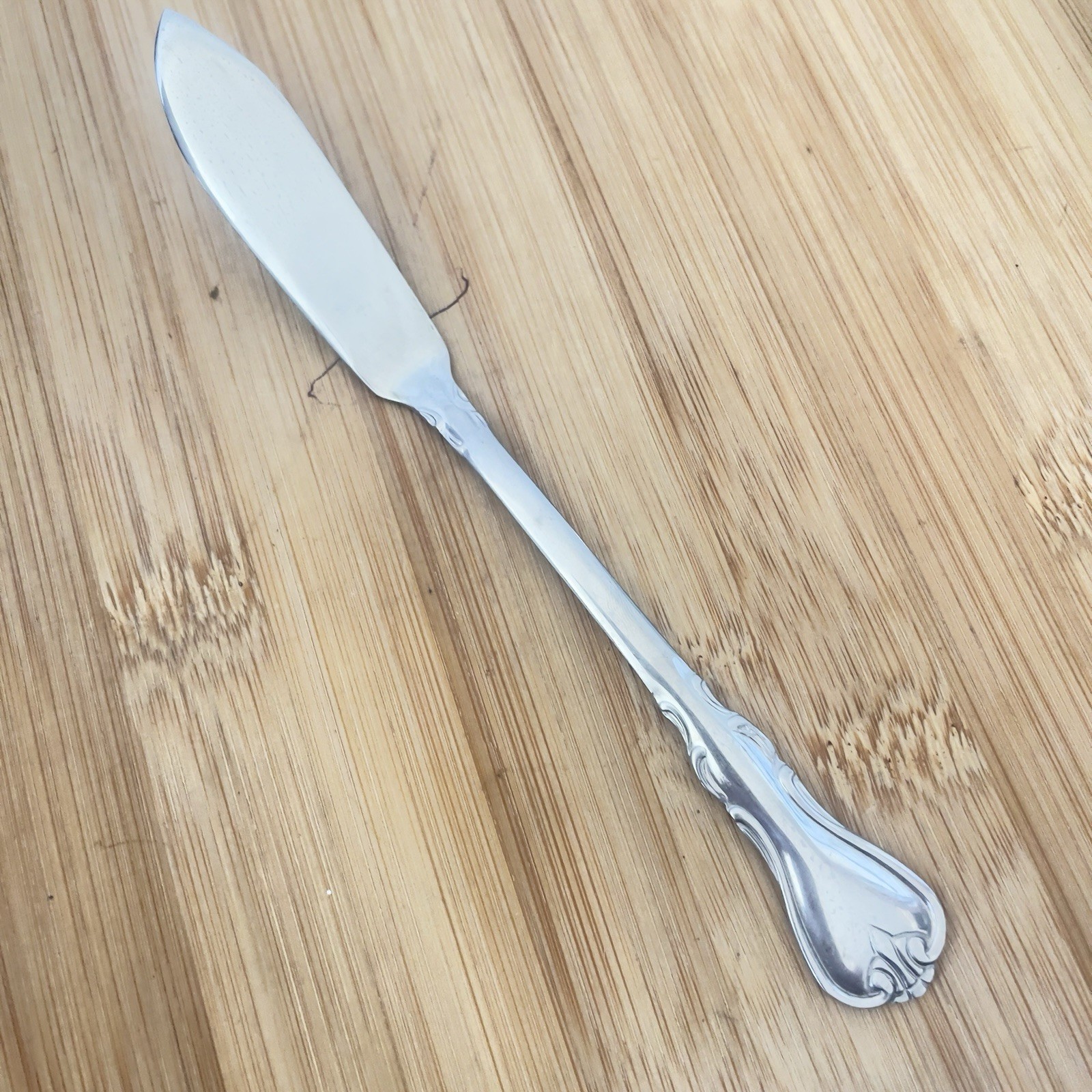 Cambridge Stainless JESSICA Fleur de lis Scrolls BUTTER KNIFE SPREADER 6.5”