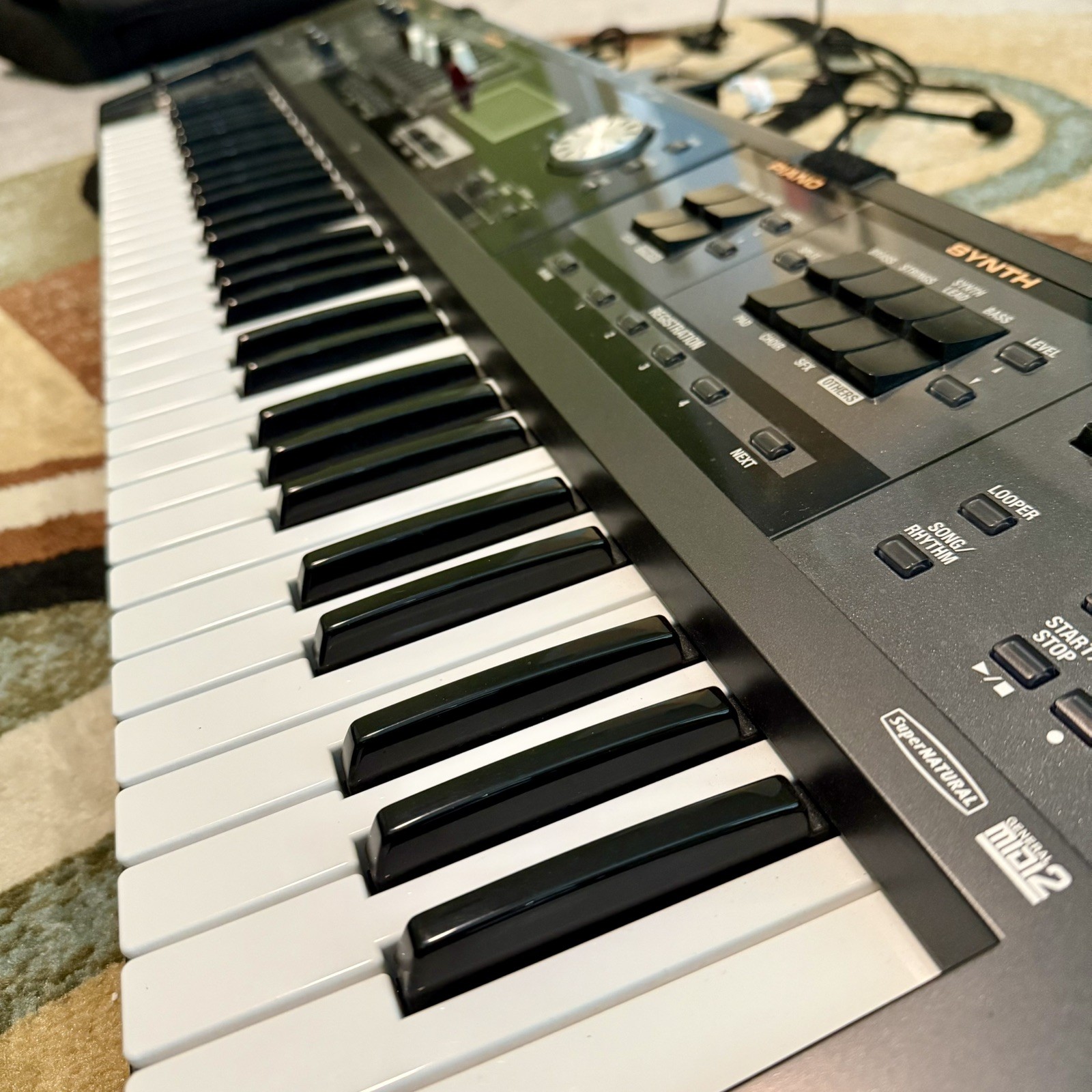 Roland V-Combo VR-09 Keyboard w/Manual, TWO Power Cords, Travel Case GREAT SHAPE