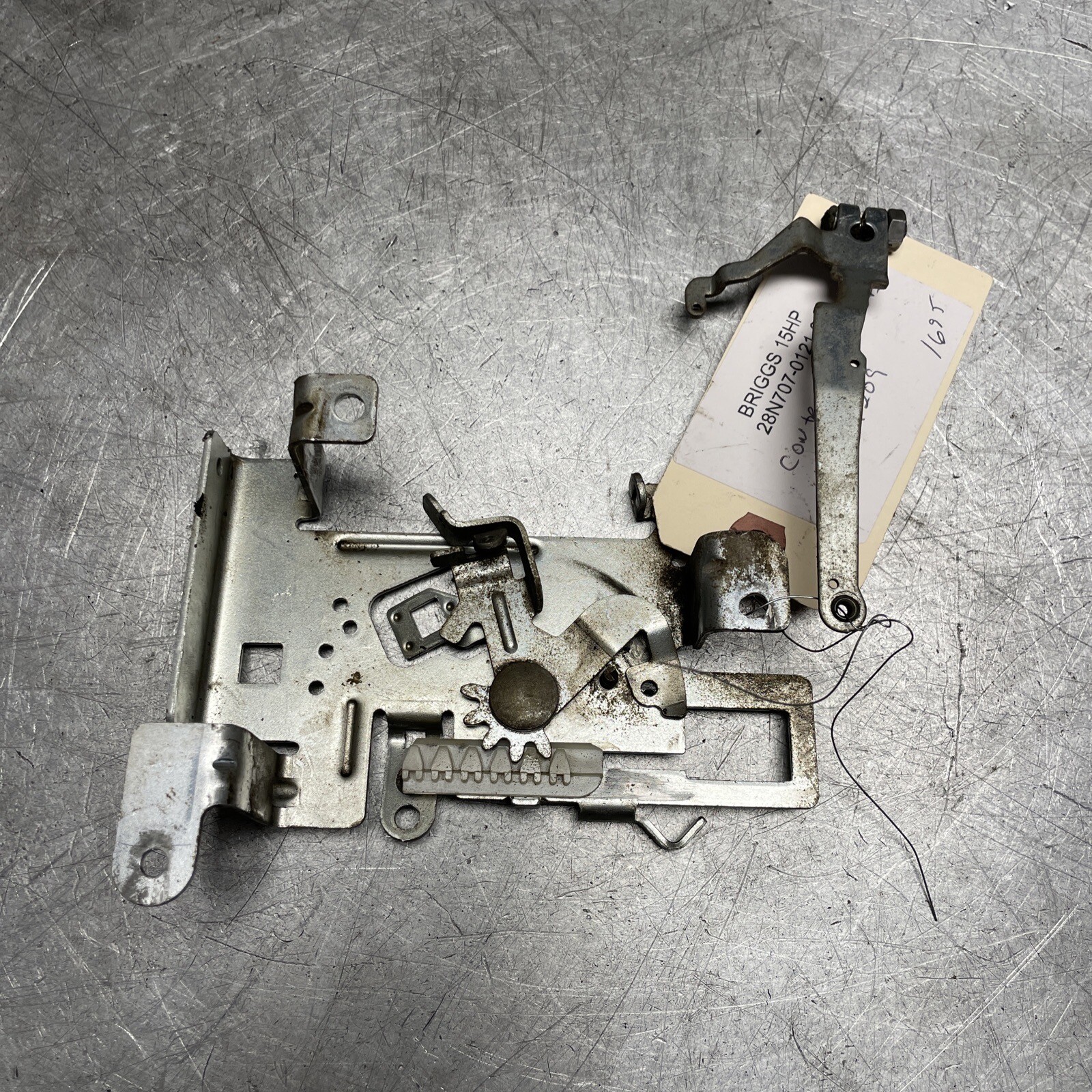OEM GOOD USED 15HP BRIGGS 28N707-0121-01 CONTROL BRACKETS 597209