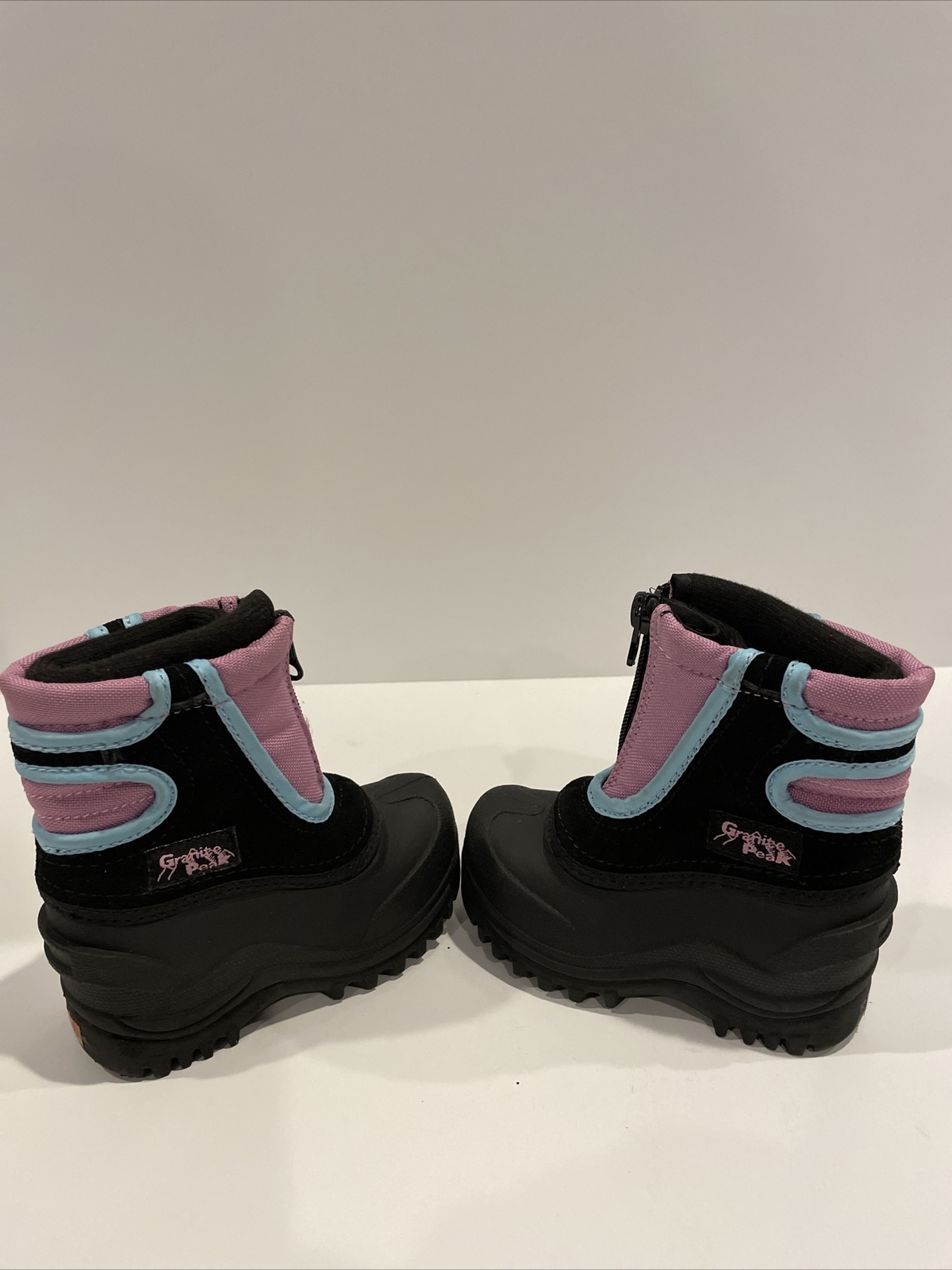 Kids Snow Boots, Fully lined Waterproof. Black / PINK. Size 5/6