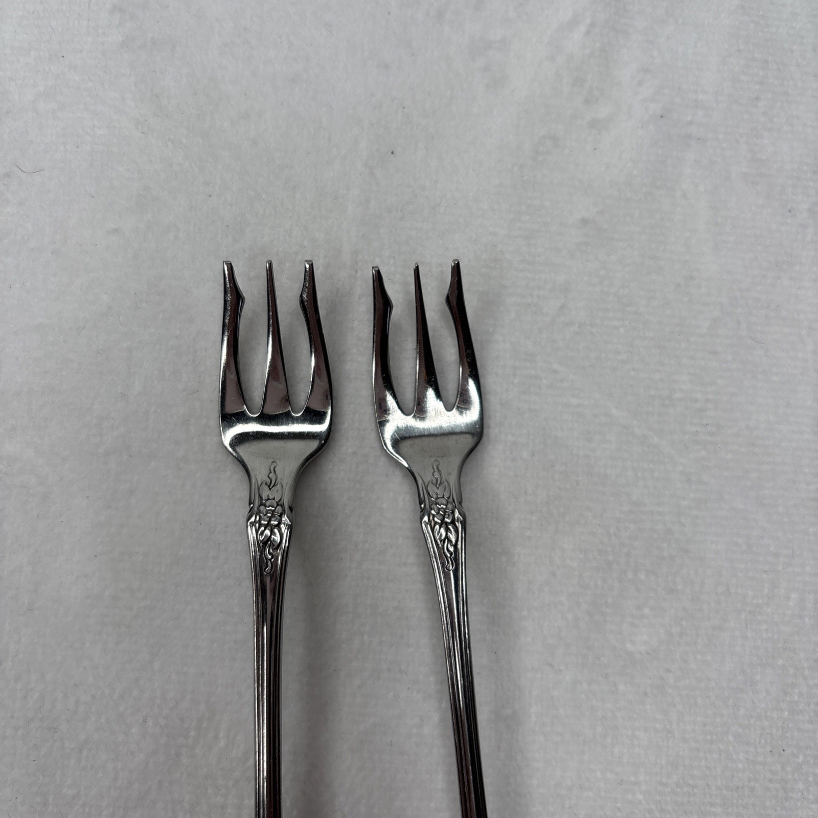2 Cocktail Forks Oneida Raphael Distinction Deluxe Stainless Flatware