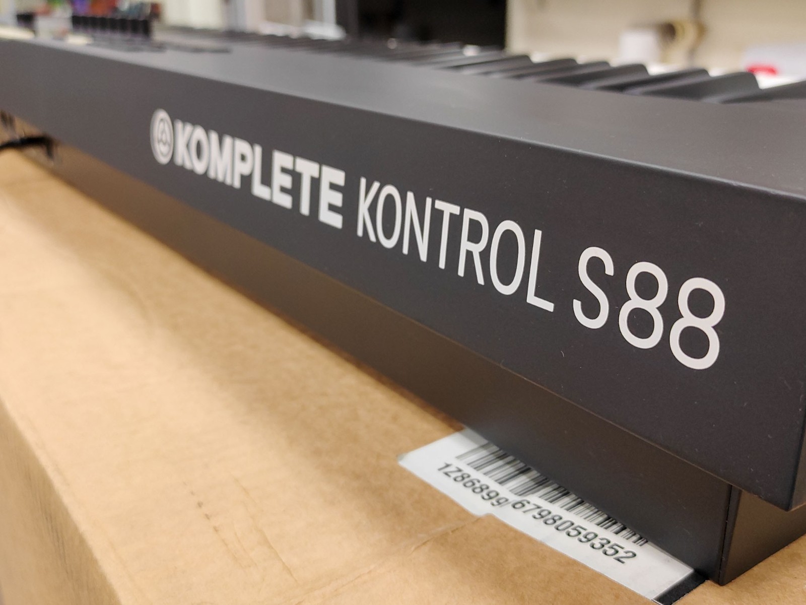 Native Instruments Komplete Kontrol S88 MK2 88-Key Weighted MIDI Controller