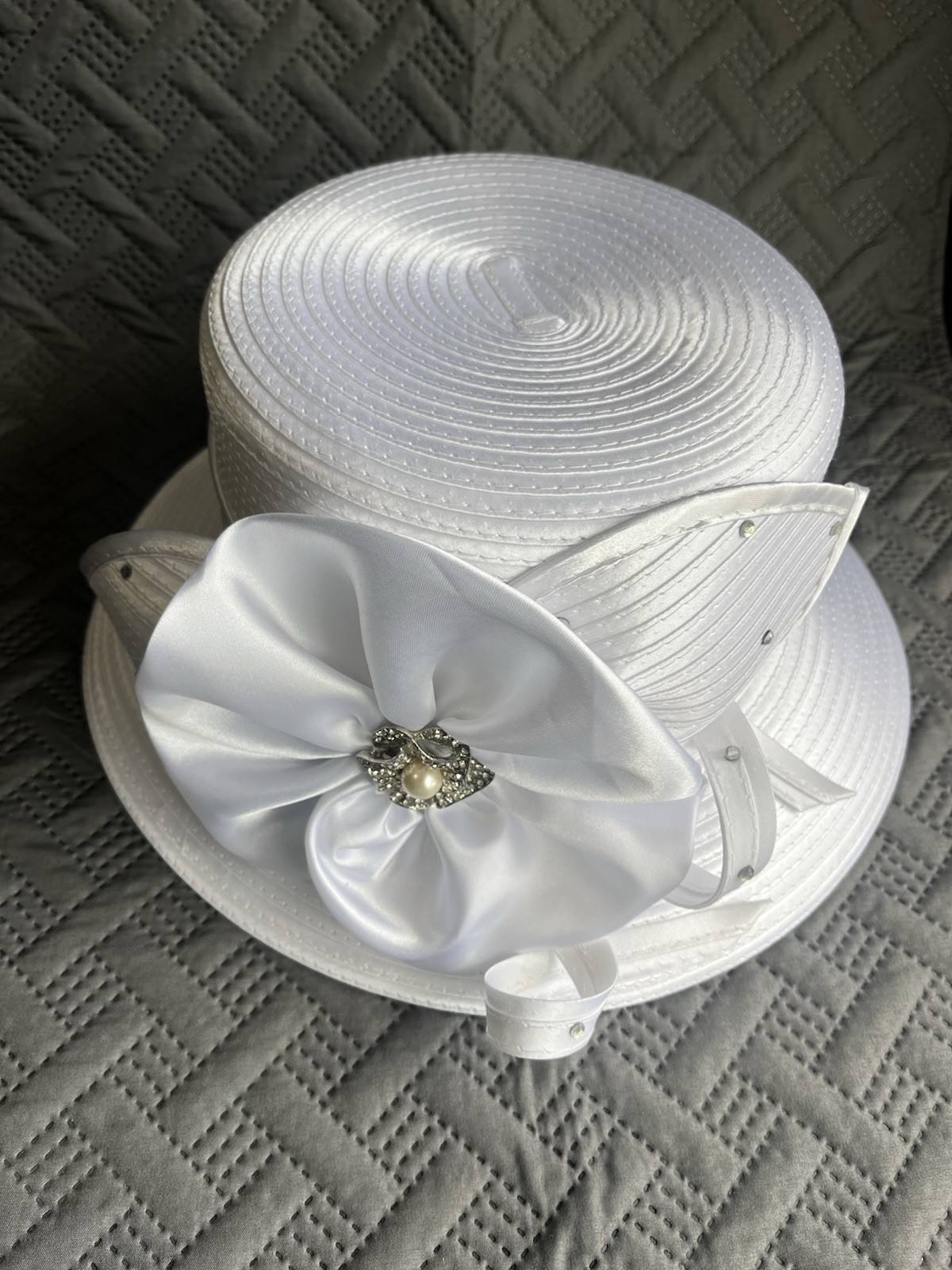 EY Signature White Church Dress Hat Polyester with Flower Accent MPN 133255