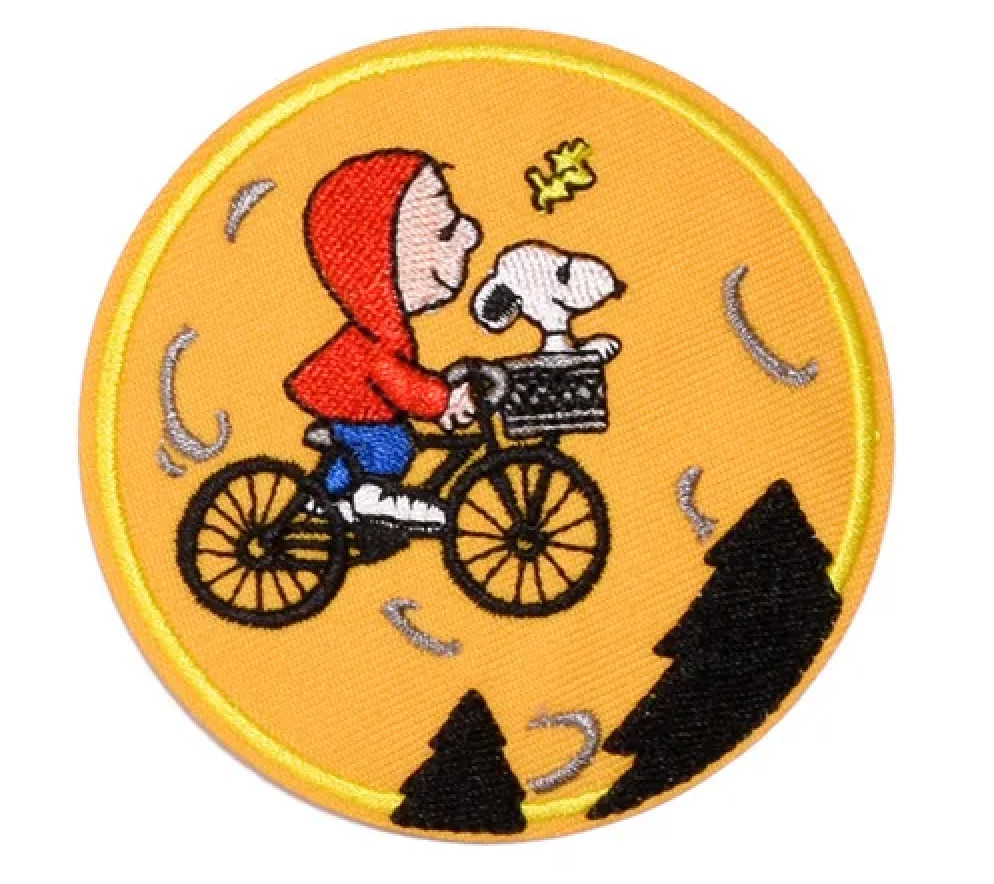 CHARLIE BROWN and SNOOPY - PEANUTS CARTOON - Embroidered Iron-On/Sew Patch