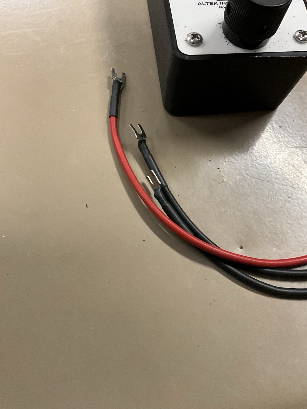 ALTEK RTD CALIBRATOR MODEL 211 WITH CASE POWERS ON