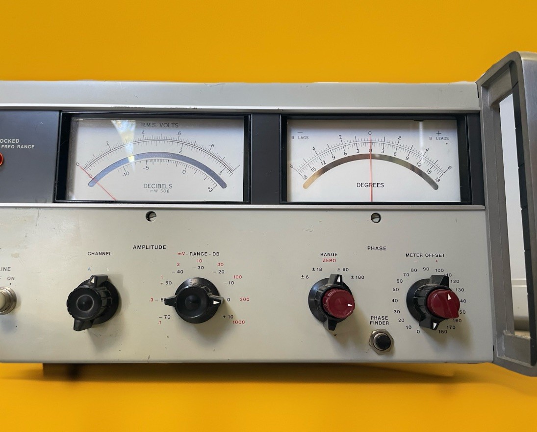 HP 8405A 1MHz-1000MHz Vector Voltmeter + Probe Accessories