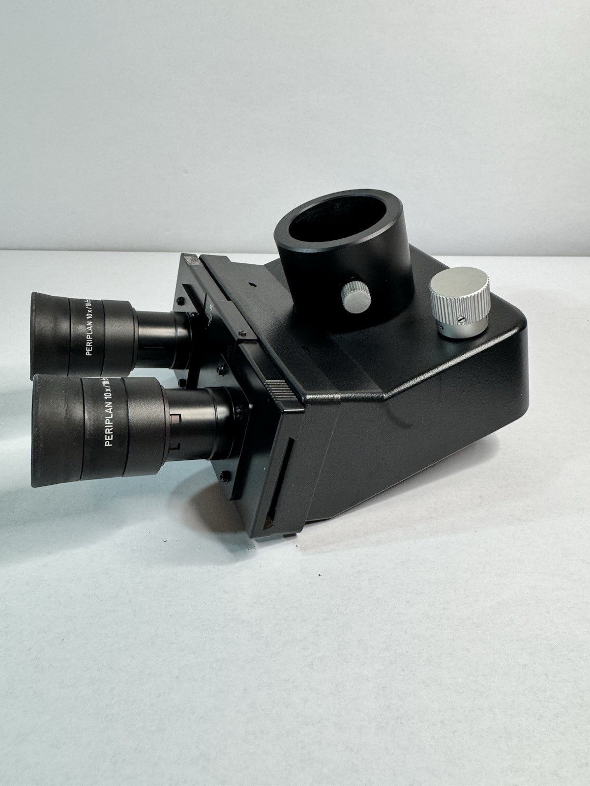 Leitz Wetzlar Diaplan Trinocular Microscope Head w/ 10×/18 Eyepieces – 552 265