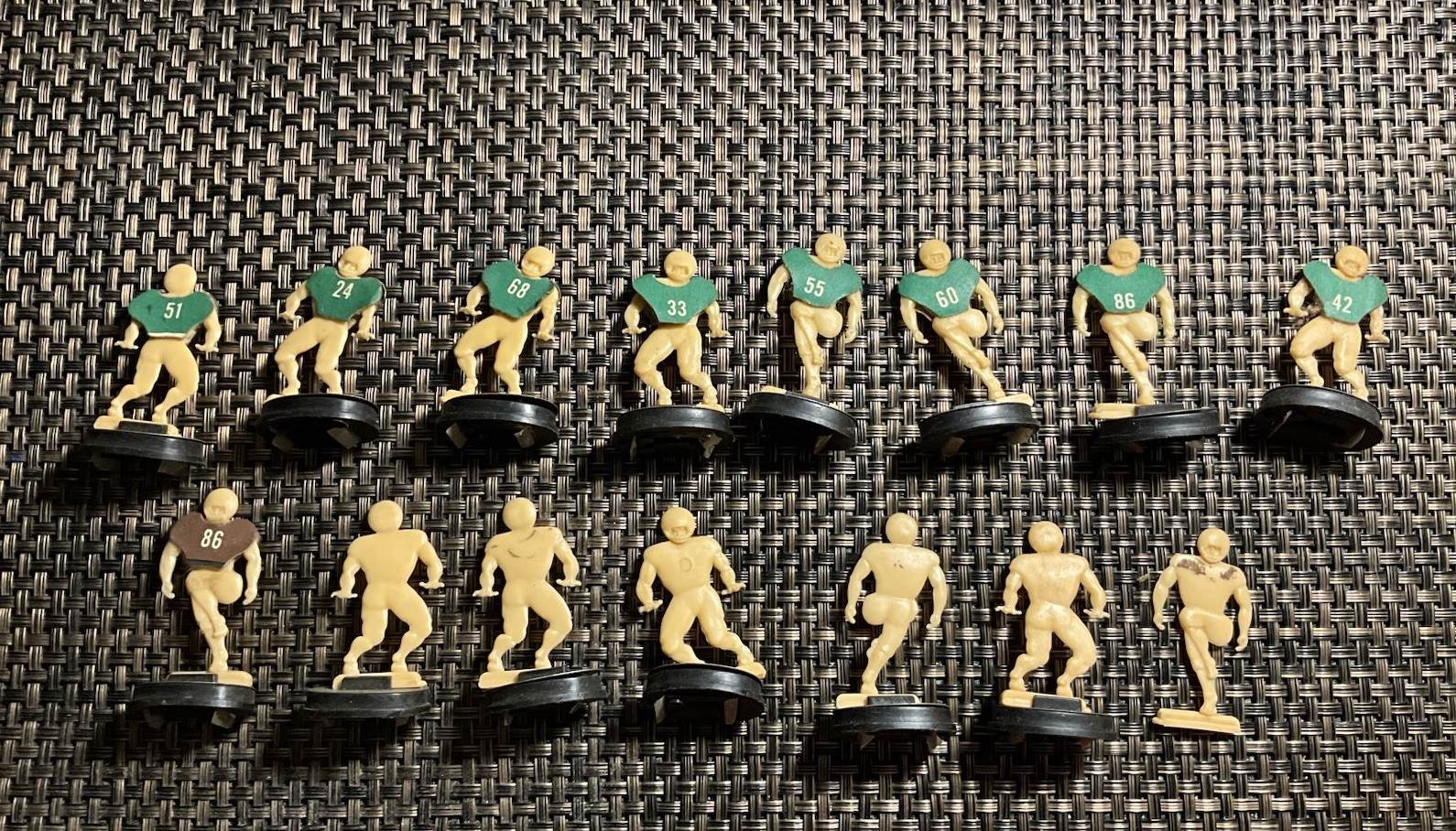 Vtg 1960’s lot 15 electric football player figures Tudor Rookie Base Unpainted