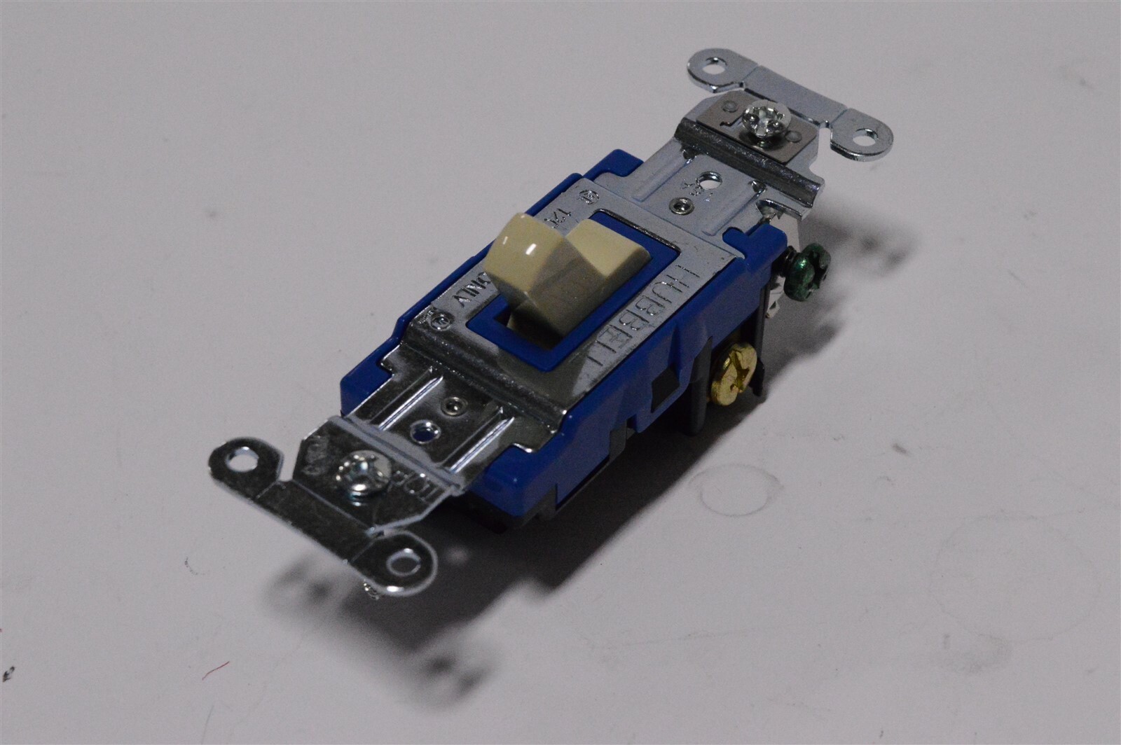 Hubbell Pro Toggle Switch 3 Way 1203I for back and side wiring