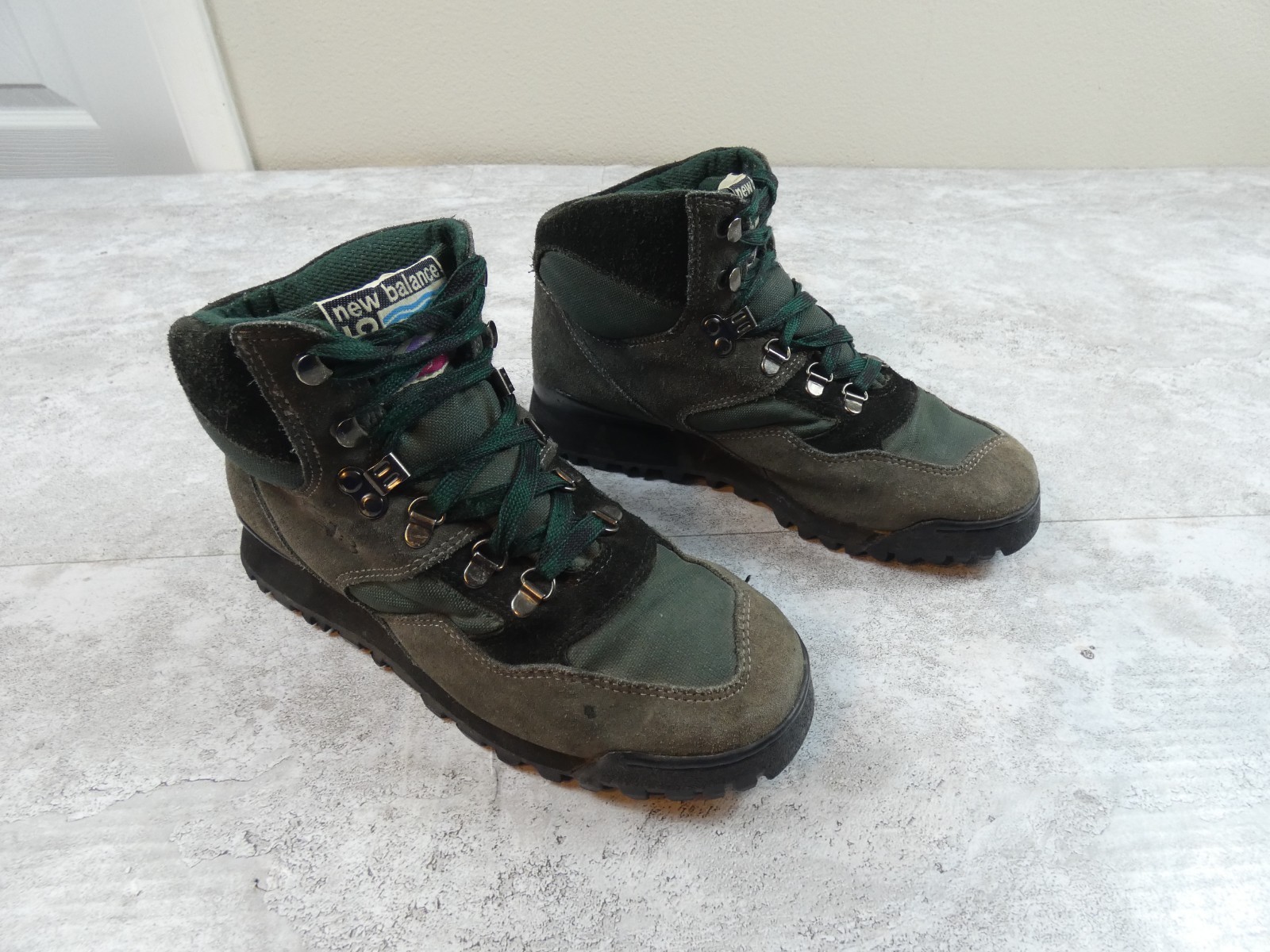 New Balance Boot Womens 9.5 Green H515 Leather Trim Camp Hike Rugged Active