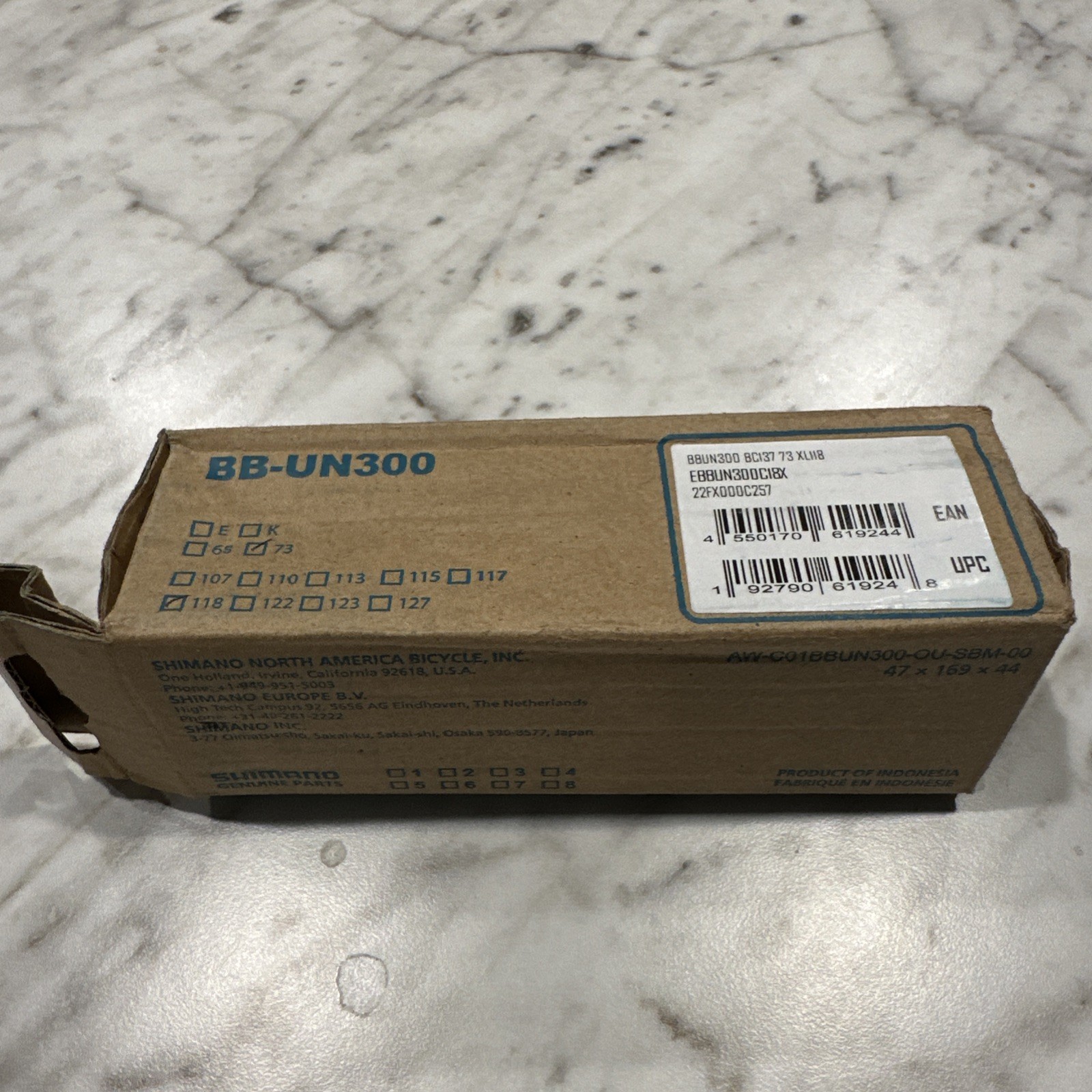 Shimano BB-UN300 Bottom Bracket - English, 73 x 118mm Spindle, Square Taper JIS