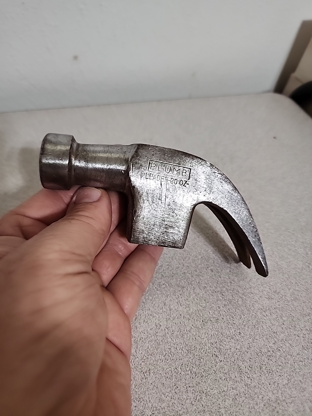 Vintage PLUMB 20 Oz. Curved Claw Hammer Head *GOOD SOLID USER*