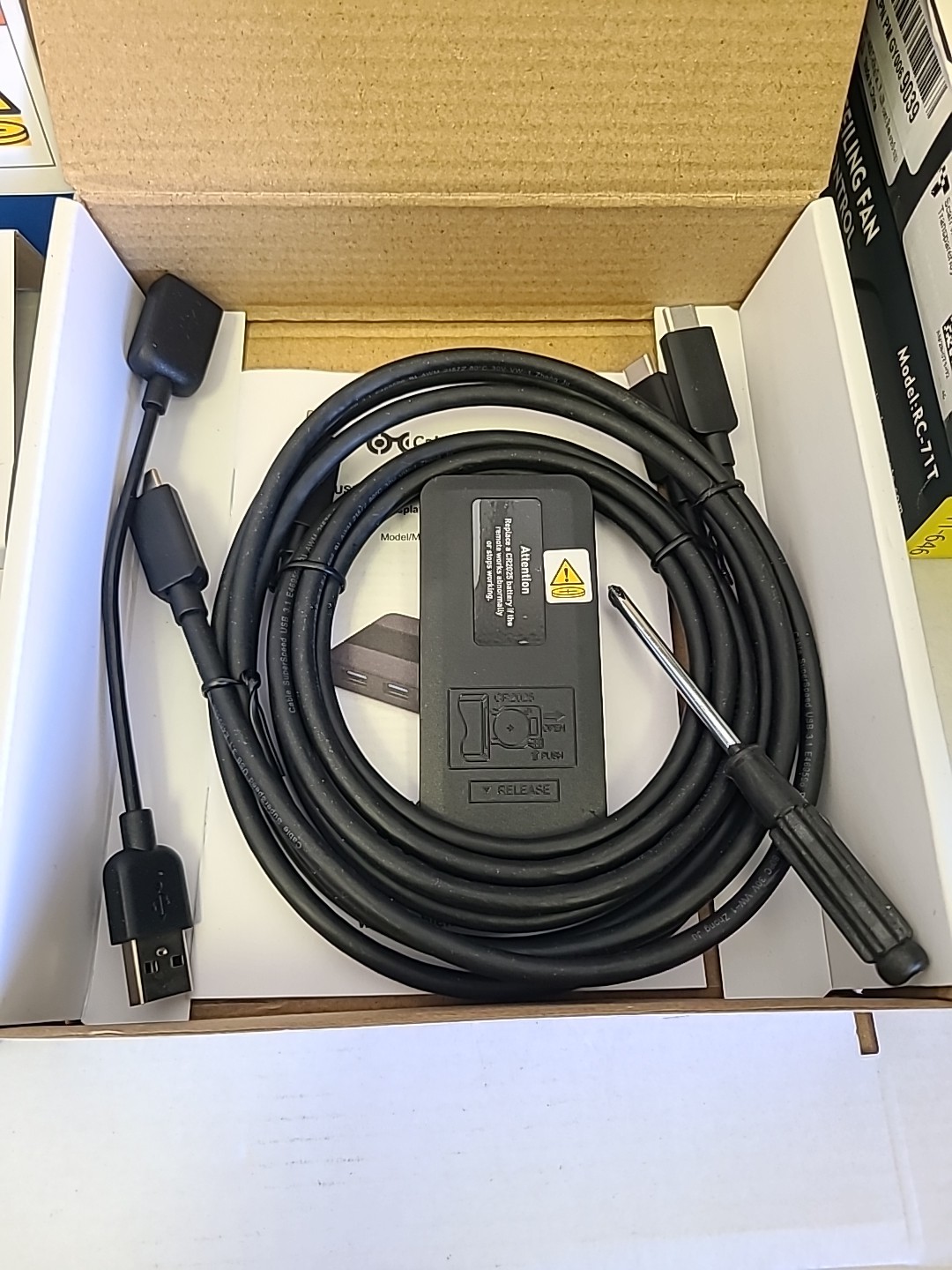 Cable Matters Dual 4K 60Hz USB C KVM Switch 2 Computers/KVM Switch USB