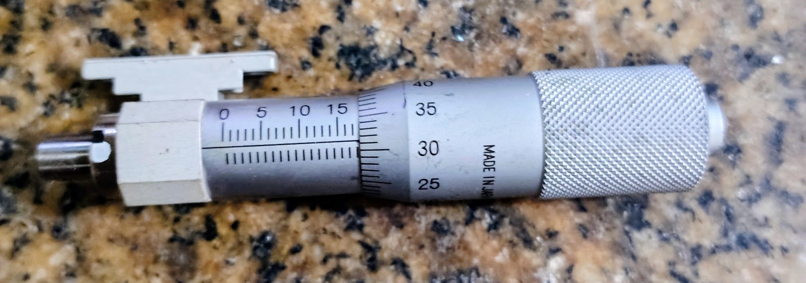 MICROMETER HEAD  ZERO-ADJUSTABLE THIMBLE 0-30mm RANGE  0.01mm WITH MOUNT BRACKET