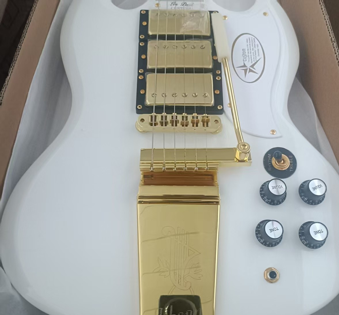 Custom SG Style Electric Guitar Rosewood Fingerboard 3H Pickups With Tremolo Arm