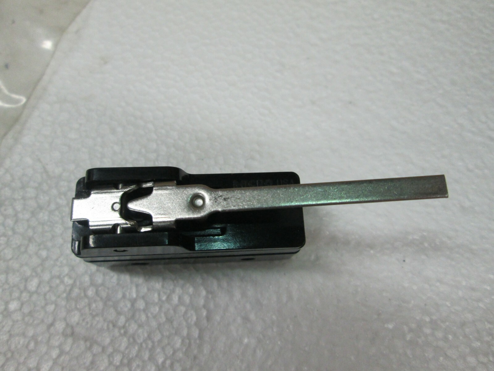Lever Type Micro Switch BZ-2RW8024 15A 125, 250 OR 480 VAC (New)